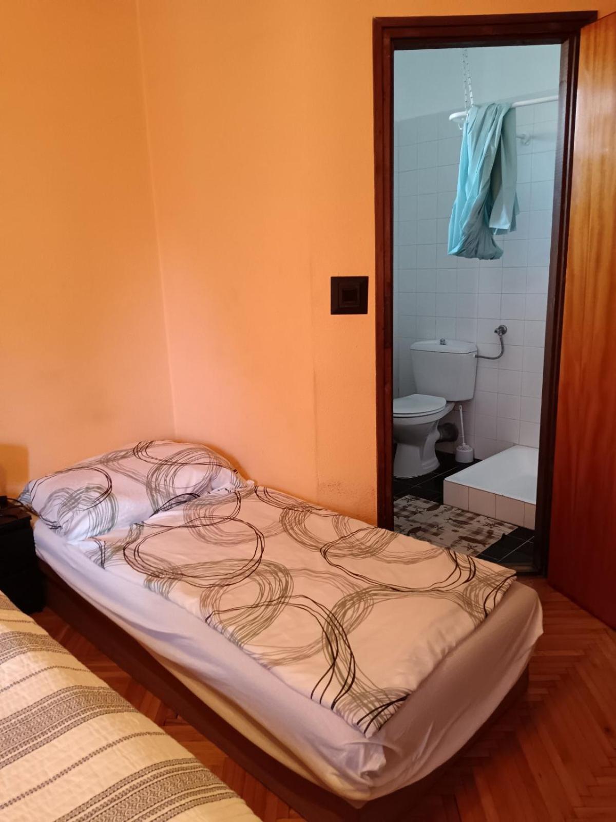 Szuzanna Fenyves Panzio Bed & Breakfast Siofok Exterior photo